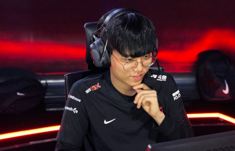 原创t1冲至榜首cuzz暂时滴神他能否成为第二个bengi