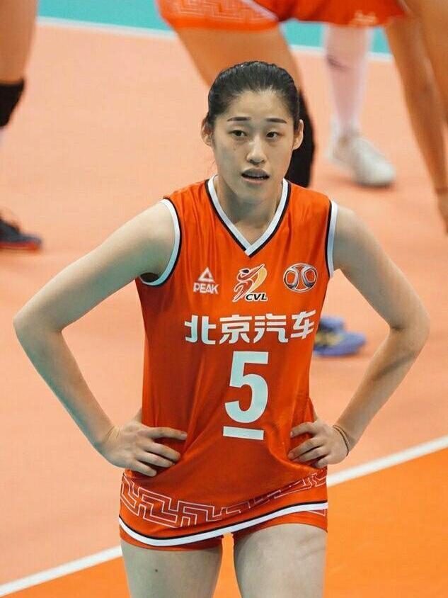 原创女排刘晓彤出身农村在球场打球最努力如今已完成父母心愿