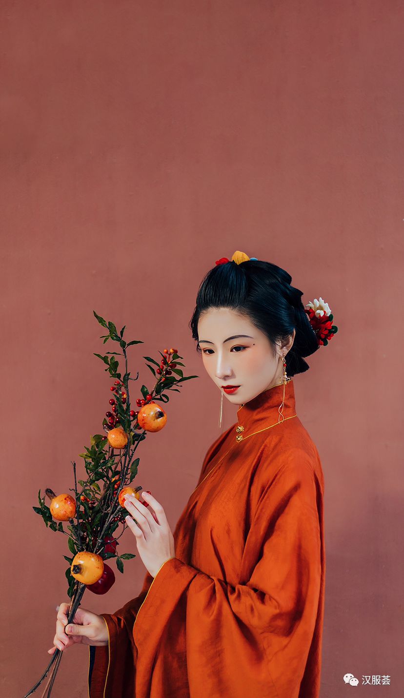 汉服仕女眉黛夺将萱草色红裙妒杀石榴花