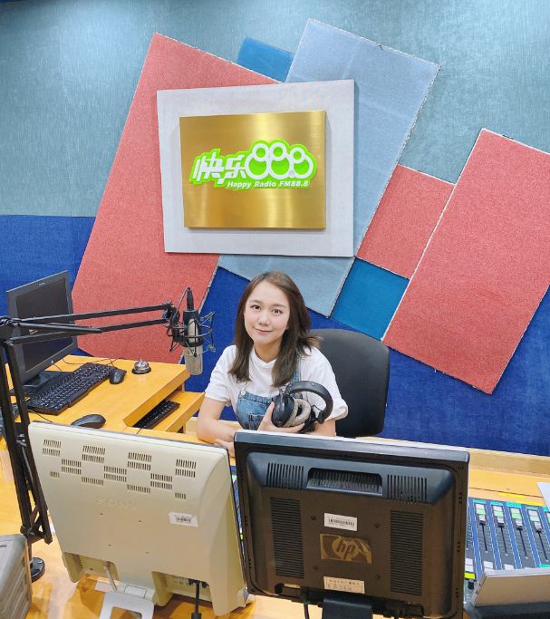 遇见音乐跟着fm888主持人黄莹一起欣赏抗疫歌声为祖国加油