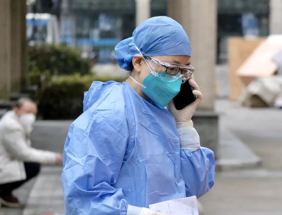 华美群英丨我院新冠肺炎医疗救治团队及13位一线医务人员受通报表扬