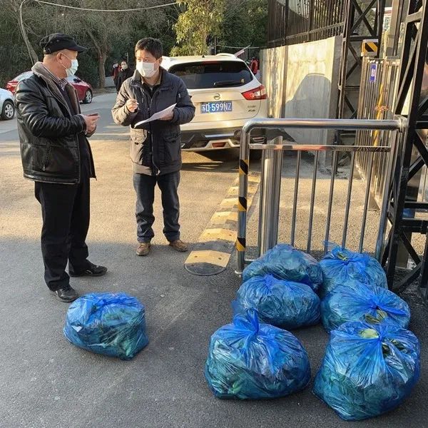 2460斤青菜300只雪山鸡7000只口罩从老师到团长他是红梅带货达人