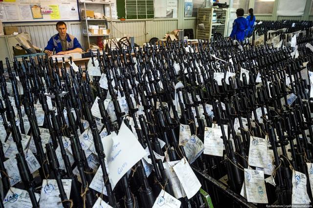 形势严峻!俄罗斯3万支枪被盗,或落入黑帮之手,军队中有内鬼