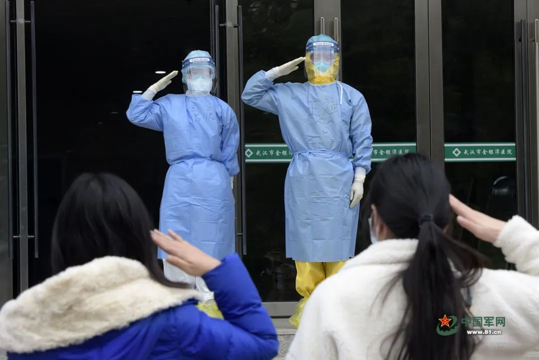 2月1日,陸軍軍醫大學醫療隊收治首批患者中兩人治癒出院.