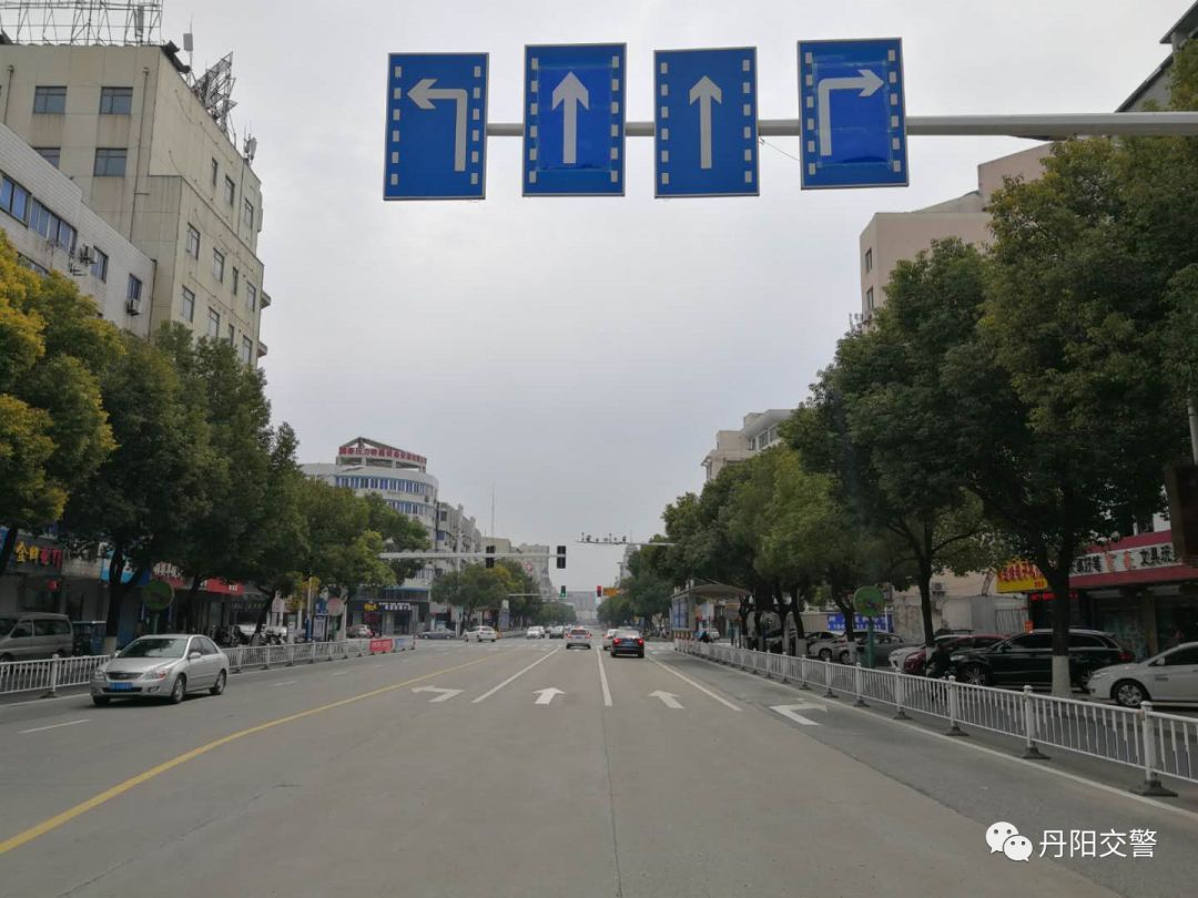 交警提醒:云阳大桥封闭施工后,请按新交通标志标线通行!_十字路口