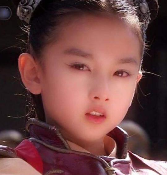 演哪吒的时候都在等她长大,如今她终于长大了,网友:比张柏芝美