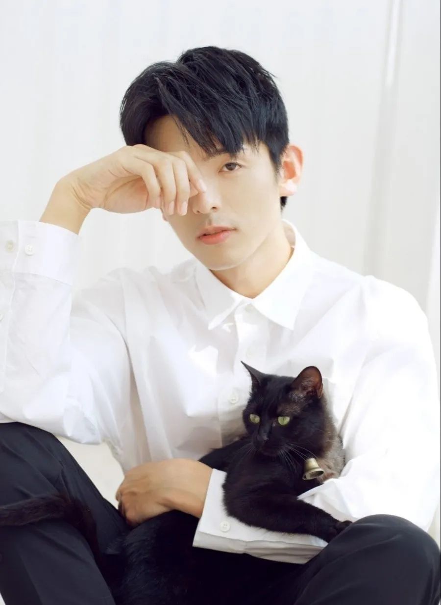 "好多人说,初中在《爱格》杂志上看到金浩森,现在大学毕业,工作好几年