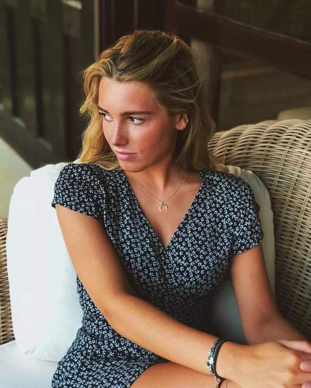 原创世界足球先生菲戈近况如何长相依旧年轻20岁女儿颜值很高