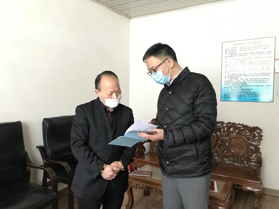 战疫防控记以跑起来的服务带动跑起来的复产镇党委书记杜莹池精准督导