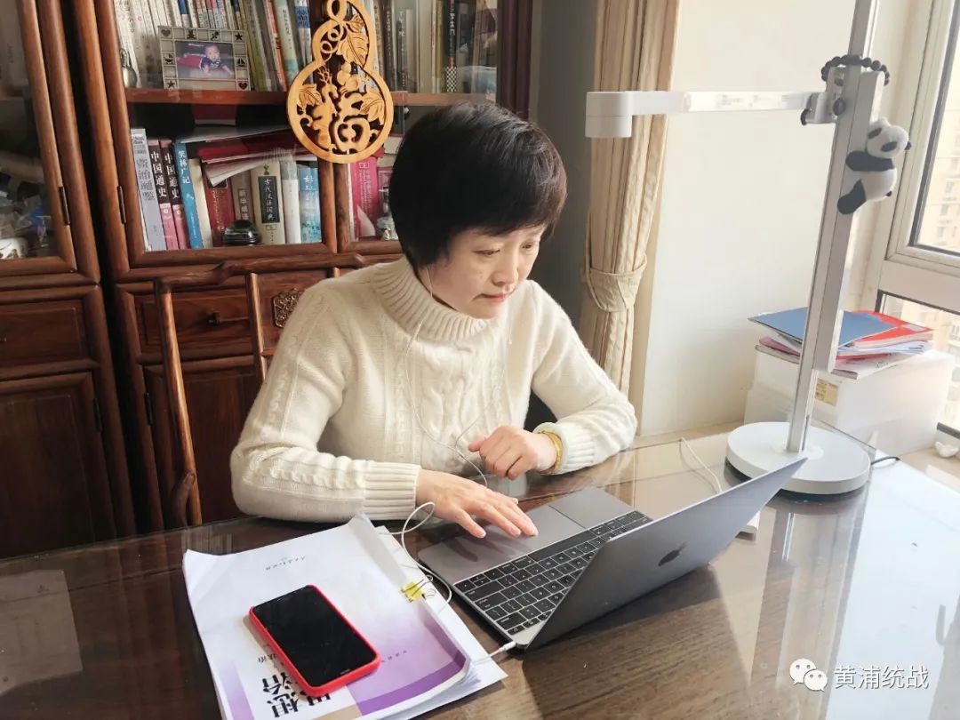 当武汉疫情刚显示其严峻性时,吴洁老师就在高一班主任群里发出了呼吁