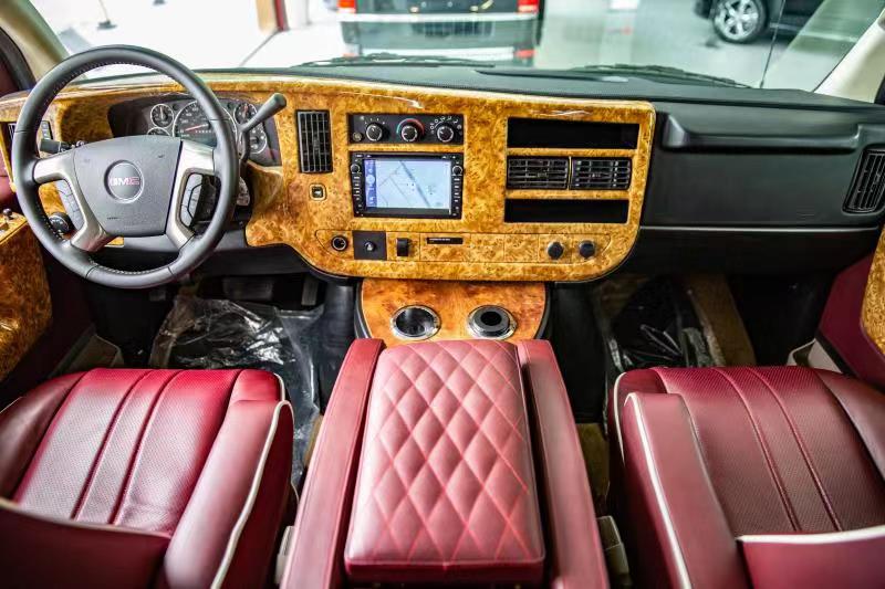 gmc商务车四驱 实木钢琴漆内饰 桃木装饰点缀 点亮驾驶新感受