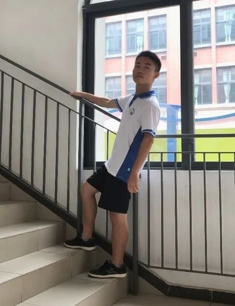 肇庆宣卿中学高三师生云端百日誓师愿你们合上笔盖都有战士收刀入鞘的