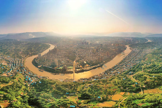 原创 鸟瞰贵州赤水市中心,因为像犁田用的犁辕古称犁辕坝,仁怀古县城