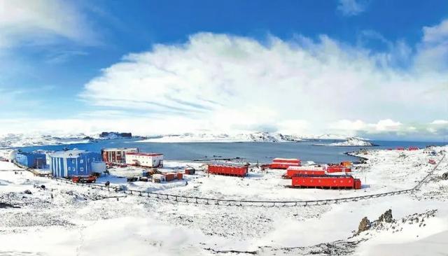 中国南极长城站是中国极地研究中心在南极建立的常年性科学考察站,是