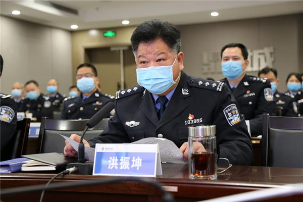 鼎城澧县安乡会上,市局党委副书记,副局长李培桂宣读了绩效评估,扫黑