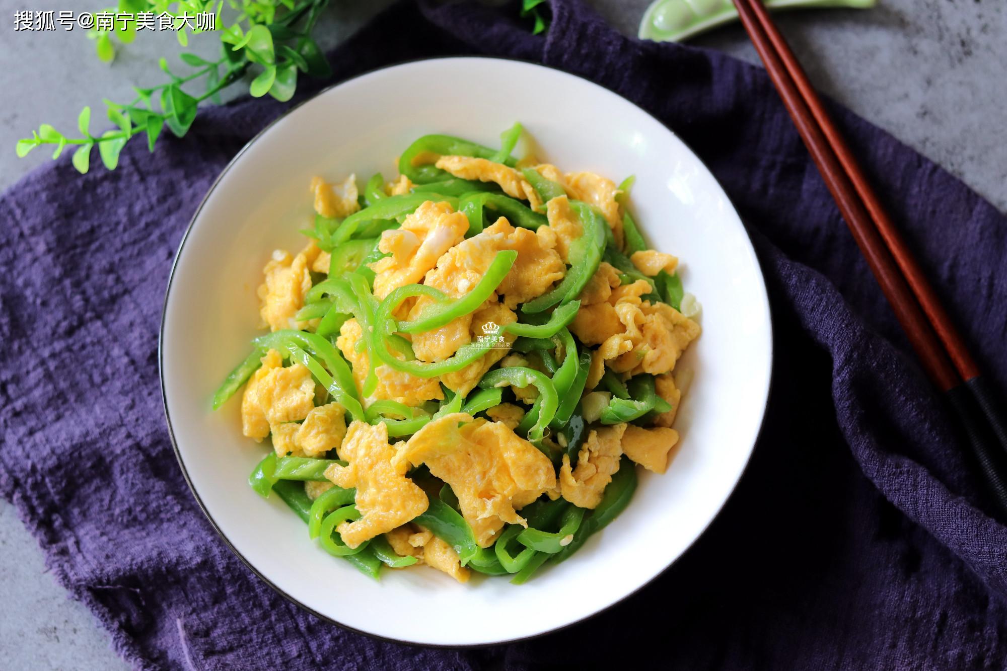 原创青椒炒鸡蛋时很多人第一步就错了难怪不好吃教你正确做法