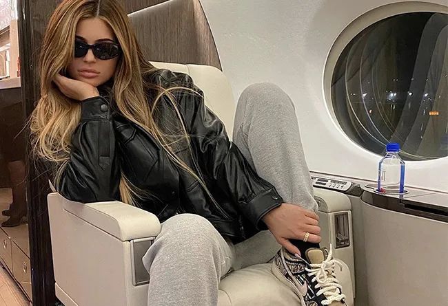 tsxdunksb明天发售travisscott前女友竟然也穿了