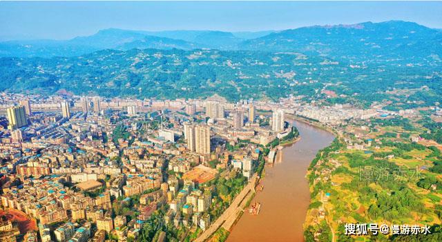 鸟瞰贵州赤水市中心因为像犁田用的犁辕古称犁辕坝仁怀古县城