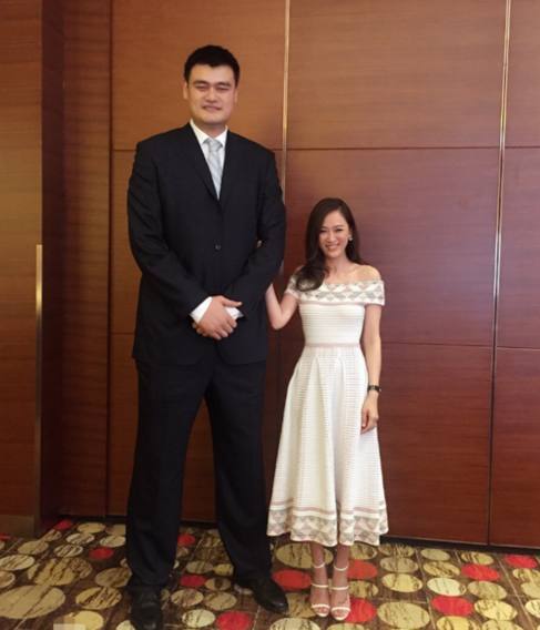 娱乐圈里的最萌身高差第四个像溜女儿第五个像抱儿子