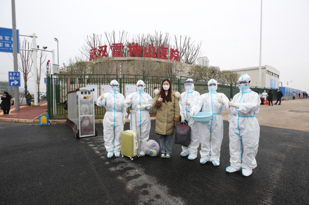 驰援手记五十五用平板电脑画出一幅大连武汉连心桥的可爱女孩出院了