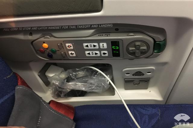 这届的东航空姐太优秀发完餐又问要不要加主食这还是经济舱吗