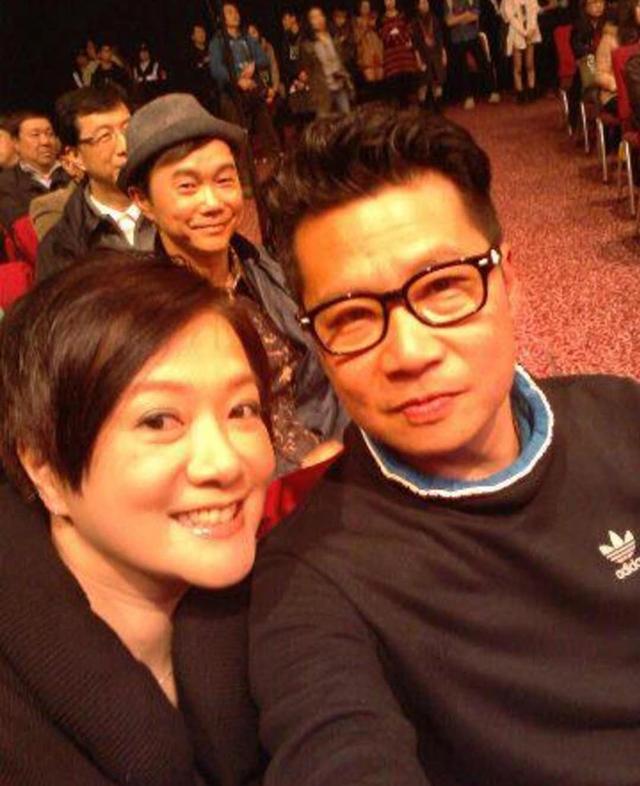 奸角背后是个柔情爱妻男 tvb"御用奸人"靠心意卡维系17年婚姻_郑子诚