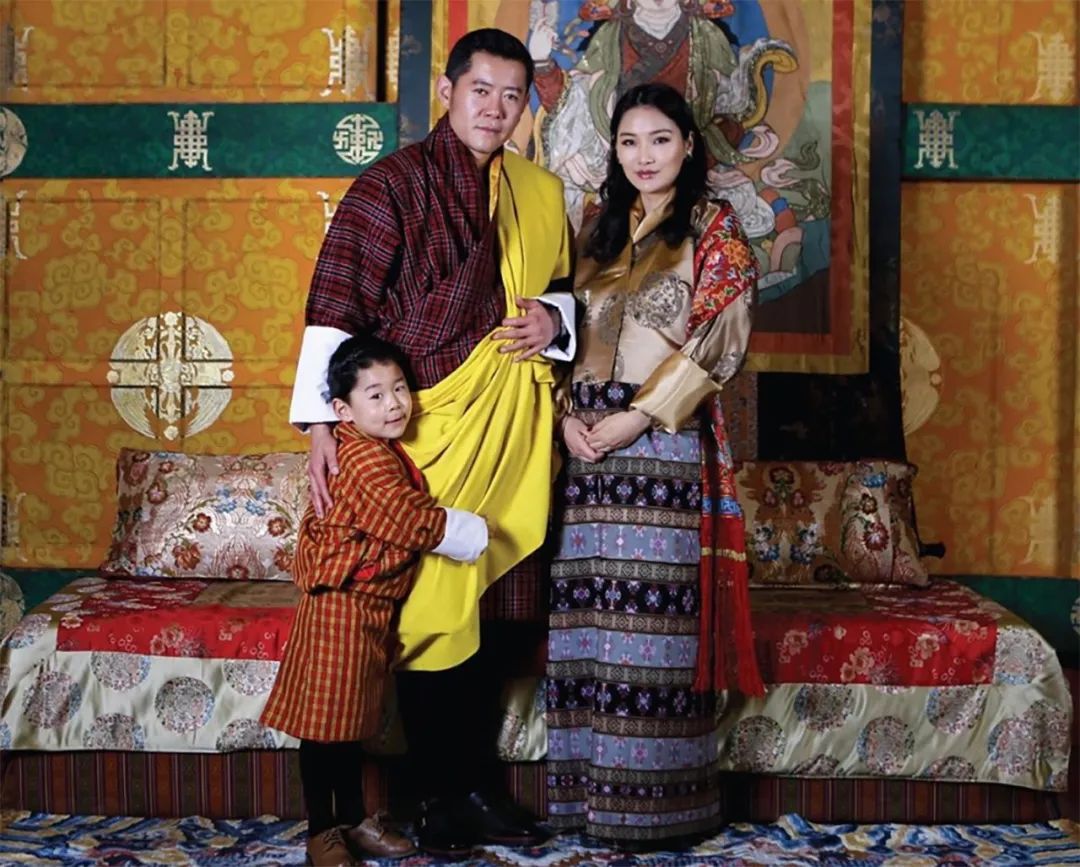 不丹王后厉害了怀二胎只胖肚子不胖脸瘦成国字脸实在惊艳