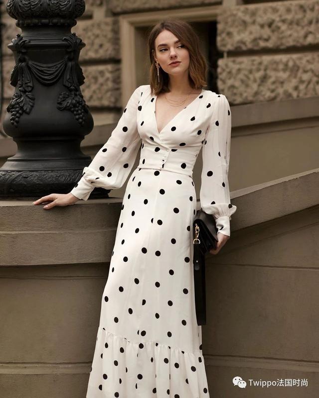 春天到了,法国女人都在穿什么裙子?