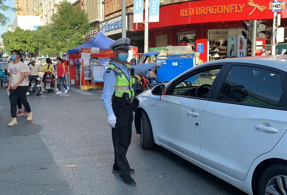 党员先锋福永白石厦第一联合党支部长期驻扎防控点开展抗击疫情志愿