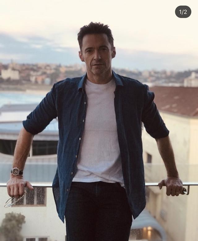 原创51岁金刚狼休杰克曼秀恩爱大13岁老婆满脸皱纹被宠成少女