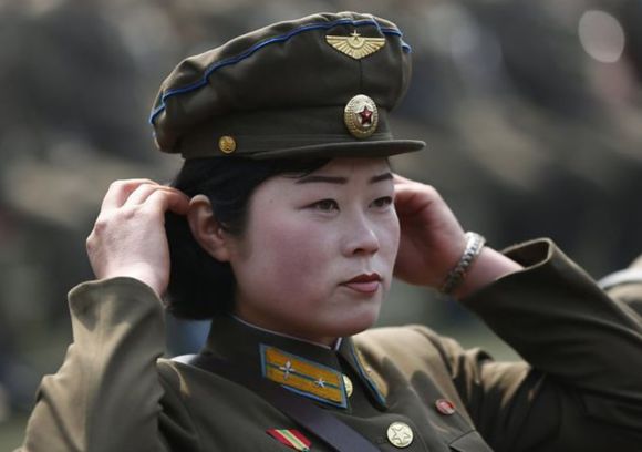 朝鲜的女兵,各个都很漂亮_美女