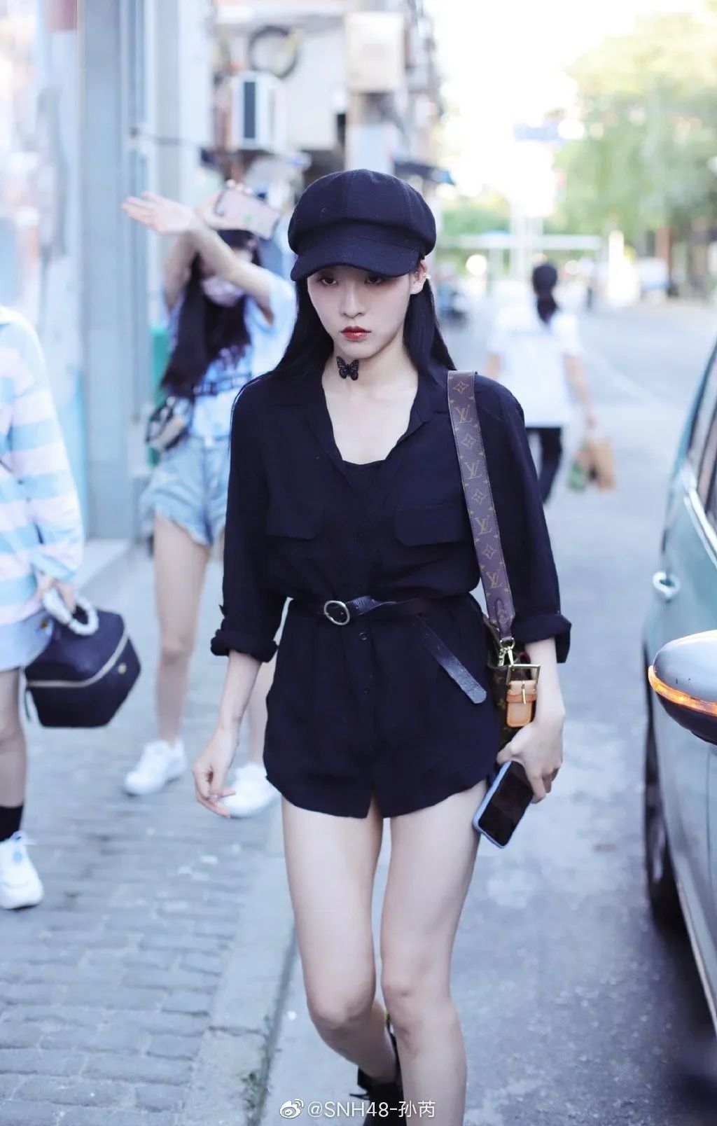 三哥气场两米五和行走的画报孙芮解锁早春时尚吧