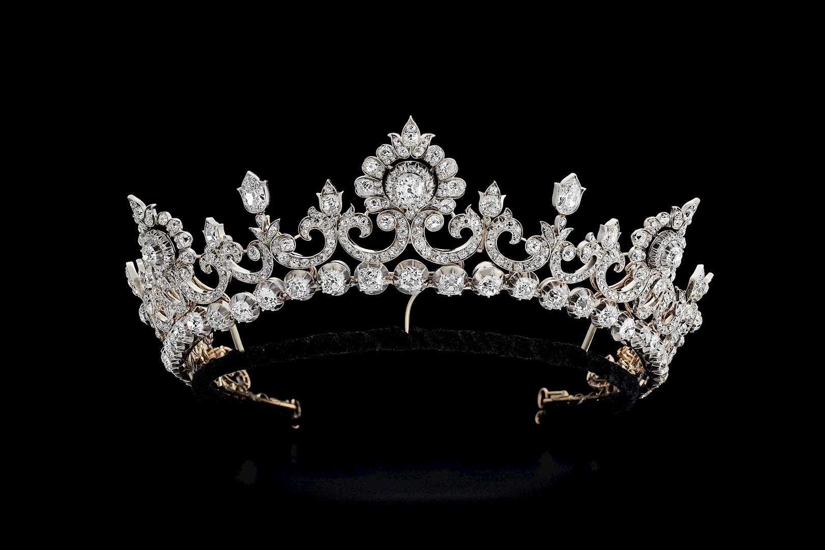 the anglesey tiara,gold and diamond,1890这顶钻石冠冕的制作时间
