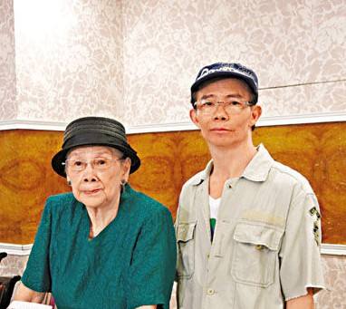 原创梅艳芳97岁母亲深夜住院梅妈唯一在世儿子不陪伴却在外轻松享乐