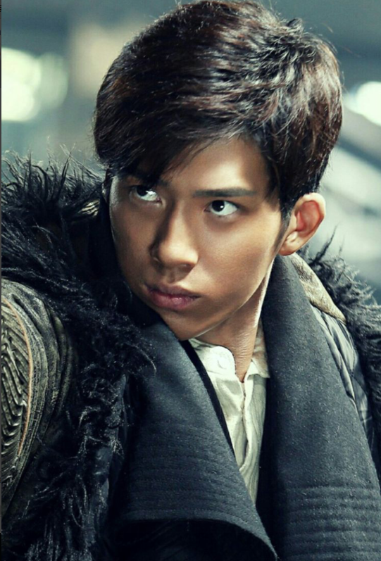 肖奈和张起灵这两个角色杨洋与井柏然都演过,各有各的好,不过井柏然这