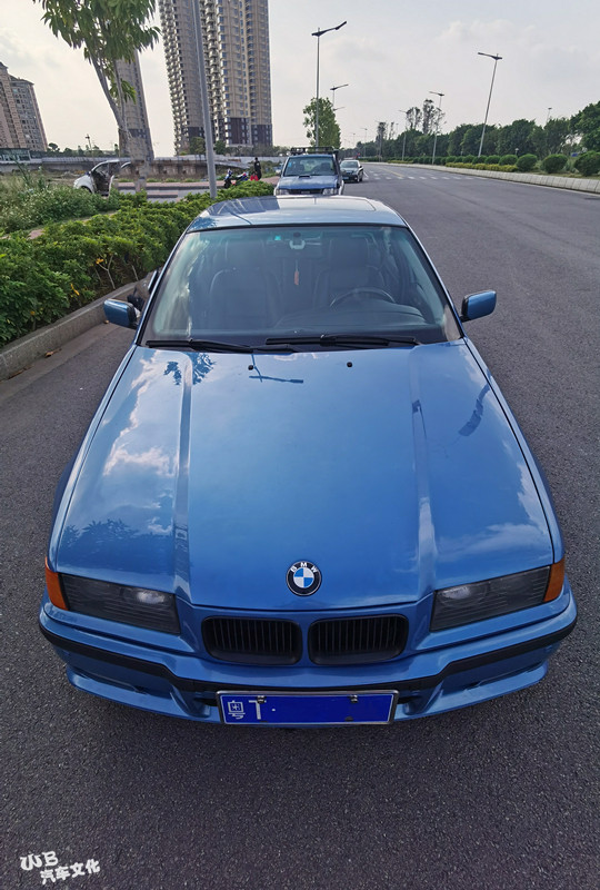 你愿意为情怀埋单吗?95年宝马e36四门