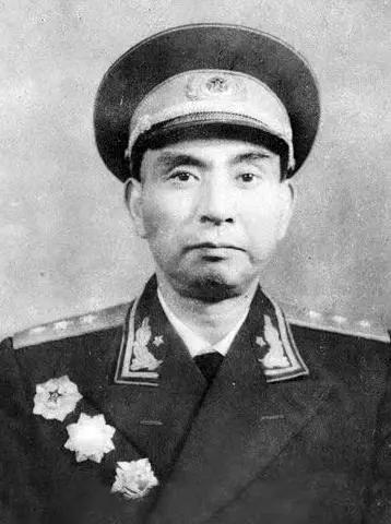 他动用1100门大炮指挥抗美援朝最后一战两年后任志愿军司令员