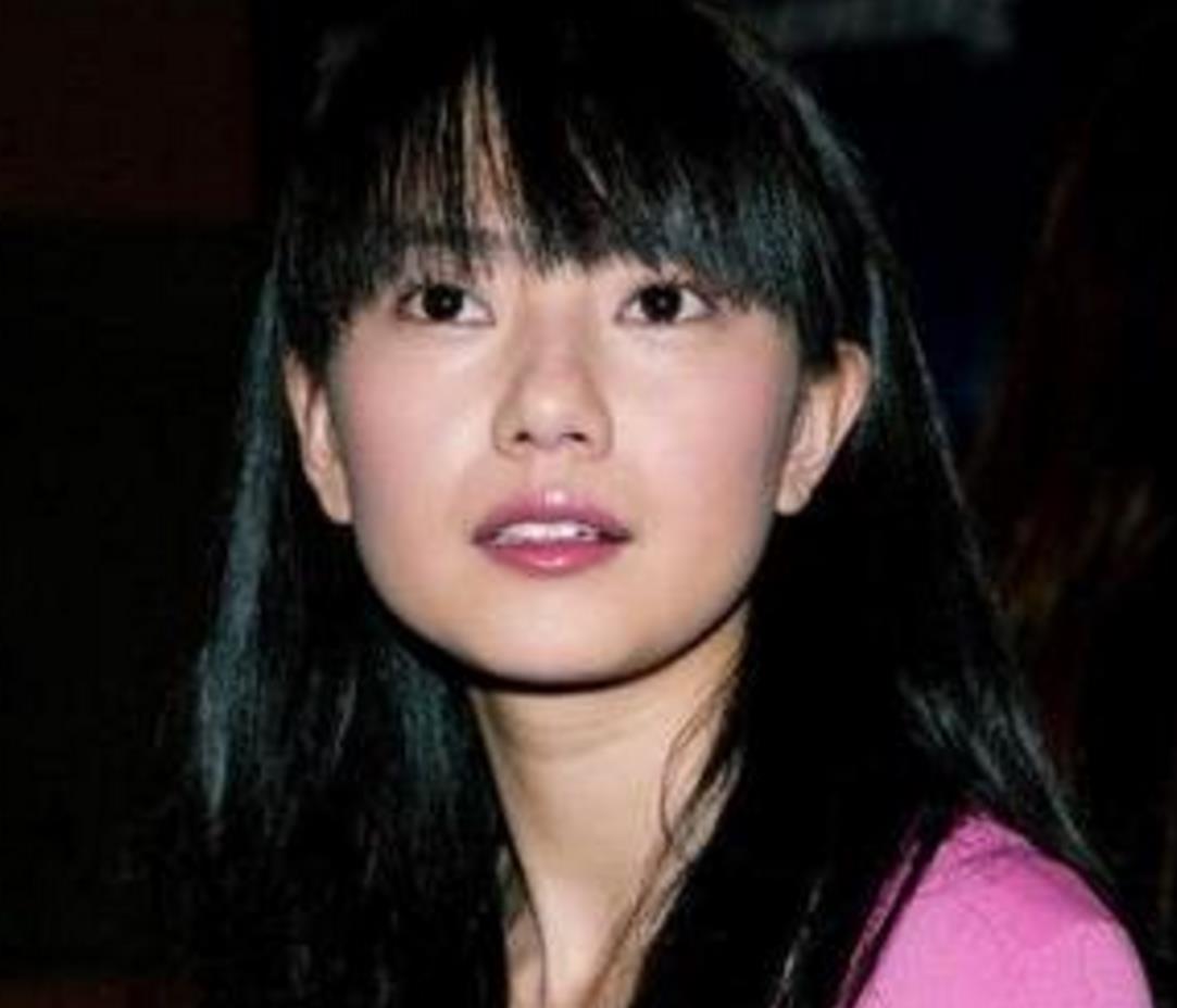 高圆圆14年前旧照曝光齐刘海显清纯网友岁月是把美容刀