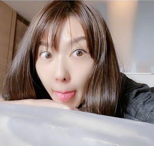 原创状态似少女39岁薛凯琪晒美食结果四连拍表情包火了