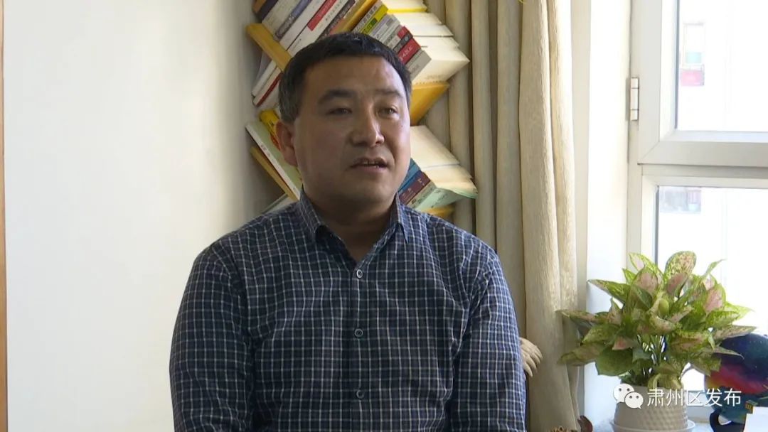 肃州区教育局信息中心副主任 吴海峰:我们搭建了线上研修平台,并迅速