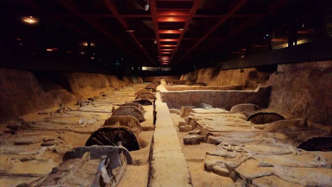 考古进行时湖北荆州的这座大墓竟然能与秦始皇兵马俑相媲美