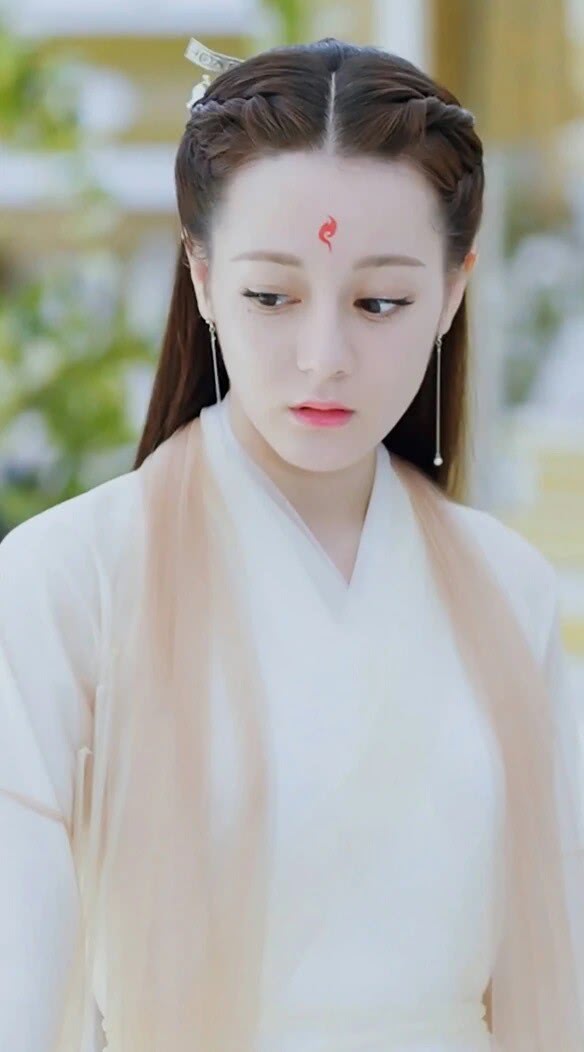 枕上书之中凤九最丑的一个造型不仔细看都认不出热巴来