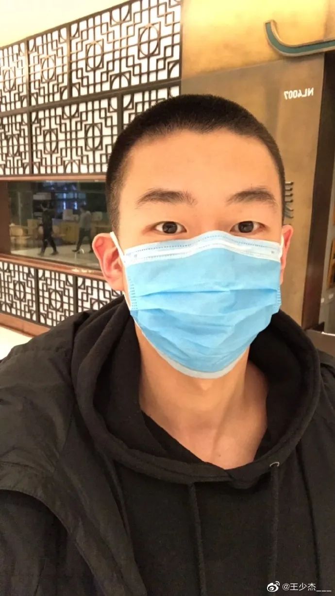 前几天血书求见条哥的那位盆友来一下