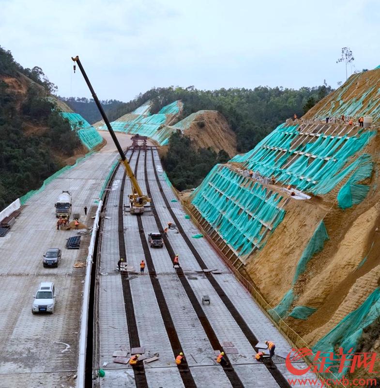 超2000人全面复工紫惠高速预计年底通车