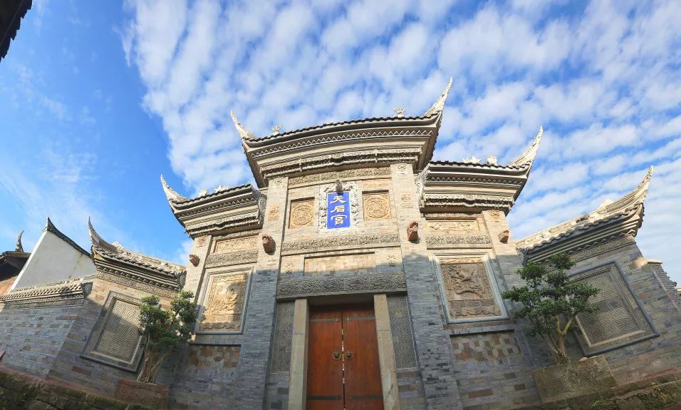 安居原名"赤水县",始建于隋开皇八年(公元588年),明朝时更名为安居县.