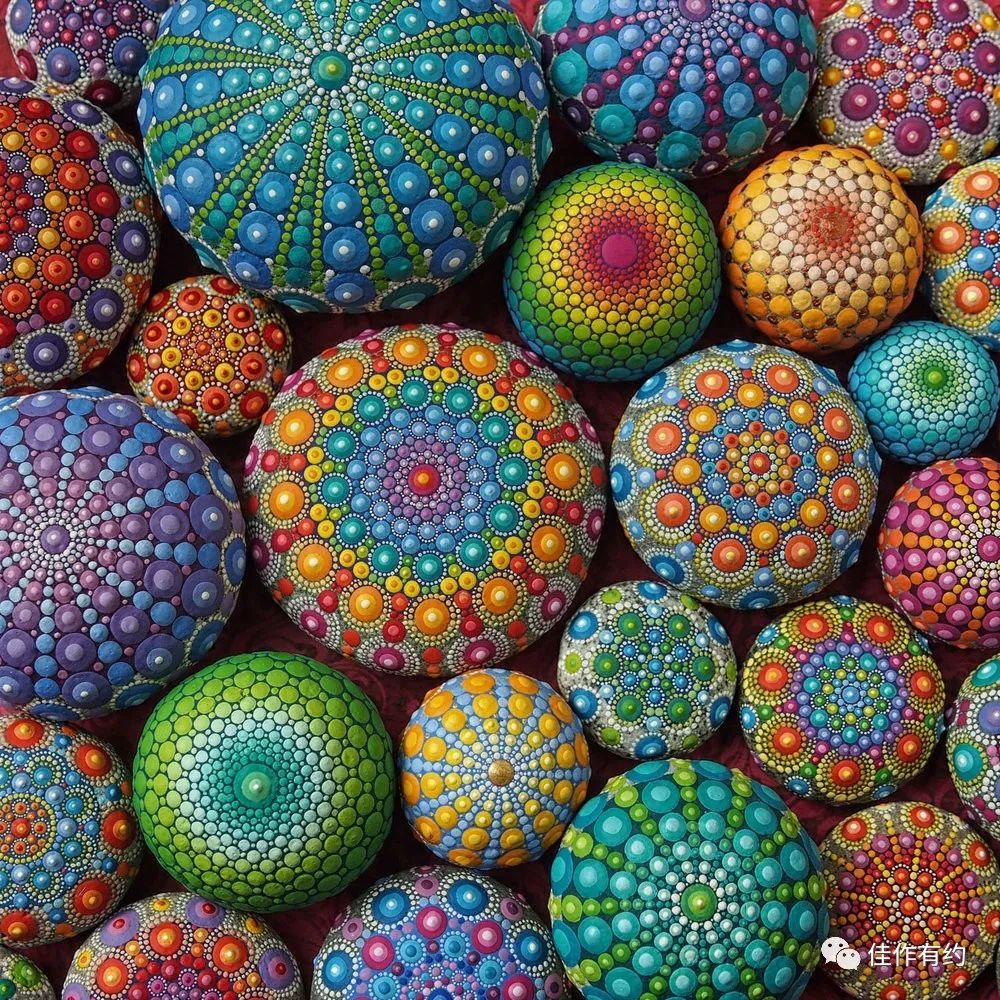 惊艳的曼陀罗彩色石头