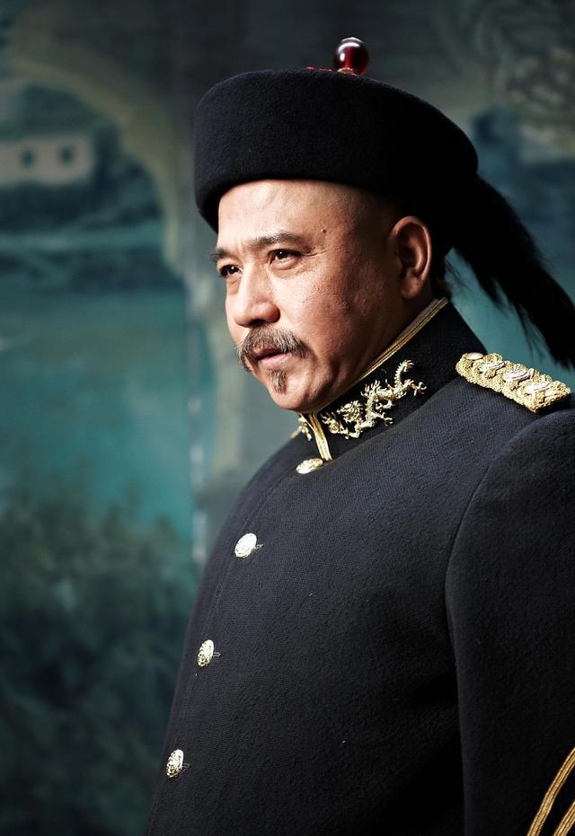 袁世凯一天,袁世凯为了款待载振,在督署演戏,实际施展的是贿赂载振的