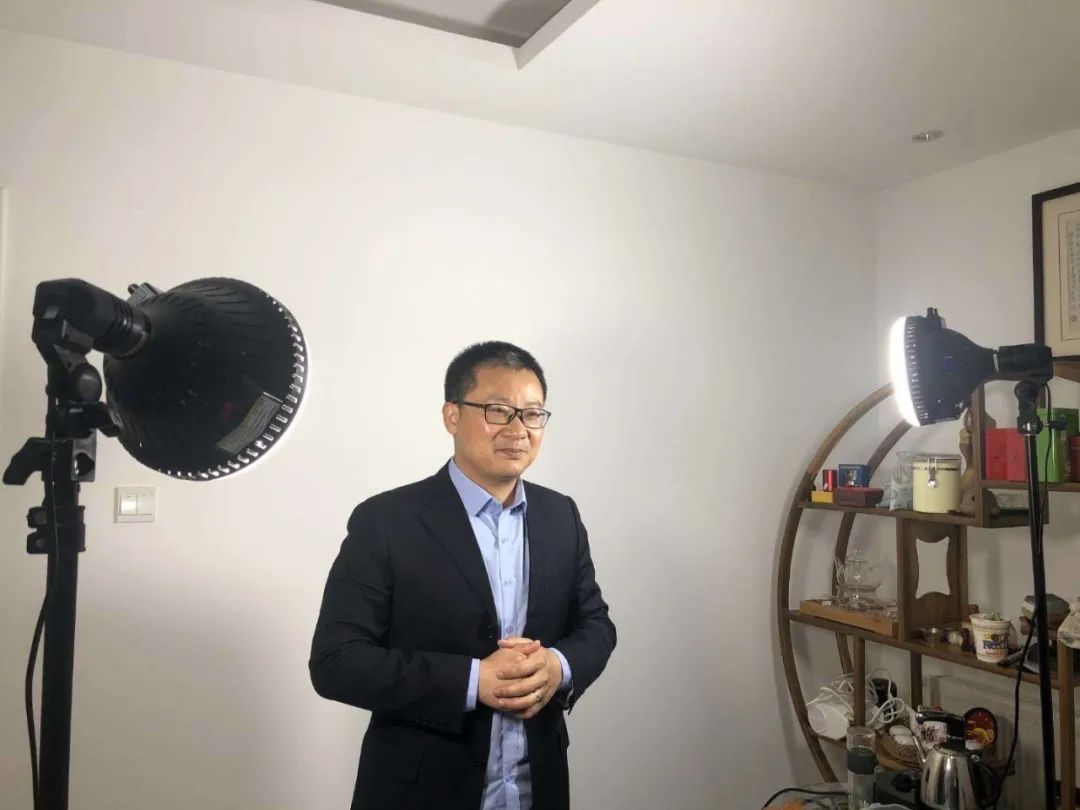 疫情期间老师的花式直播课