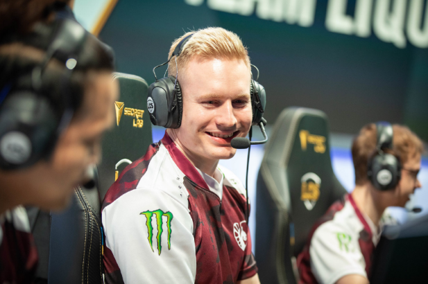 tl状态低迷,jensen采访"甩锅":不能只怪打野,队友们太自私!