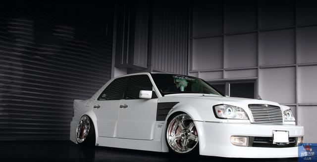 改装六排气的奔驰e280拥有霸气十足的方形vip姿态